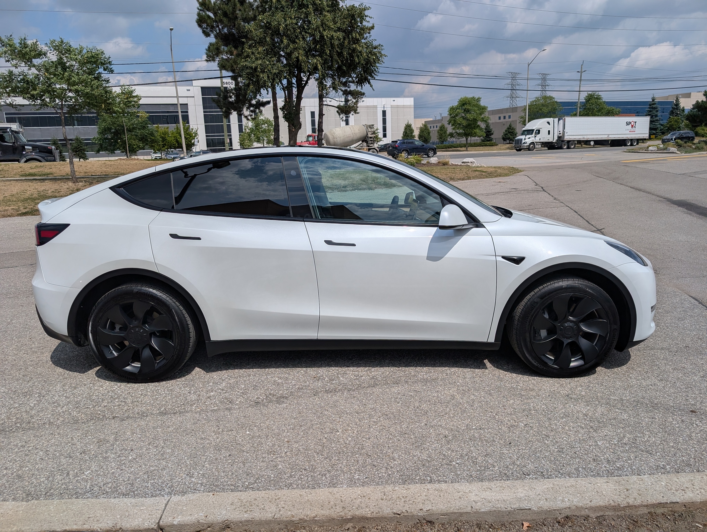 Tesla Model Y 2024