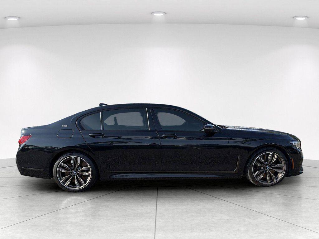 BMW M760 2022