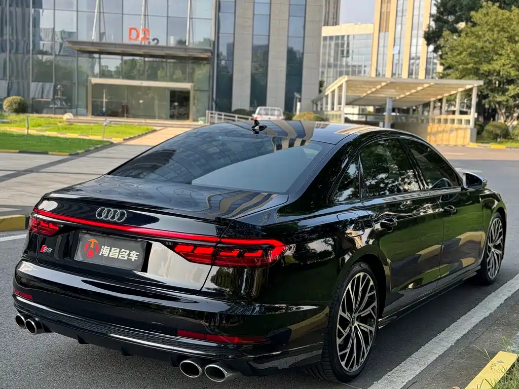 Audi S8 2023