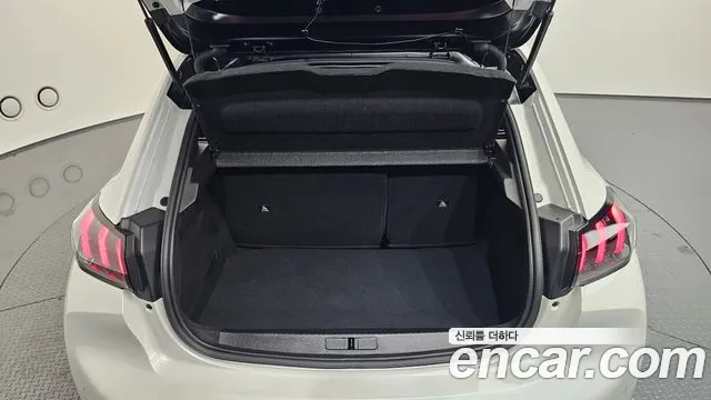Peugeot 208 2021