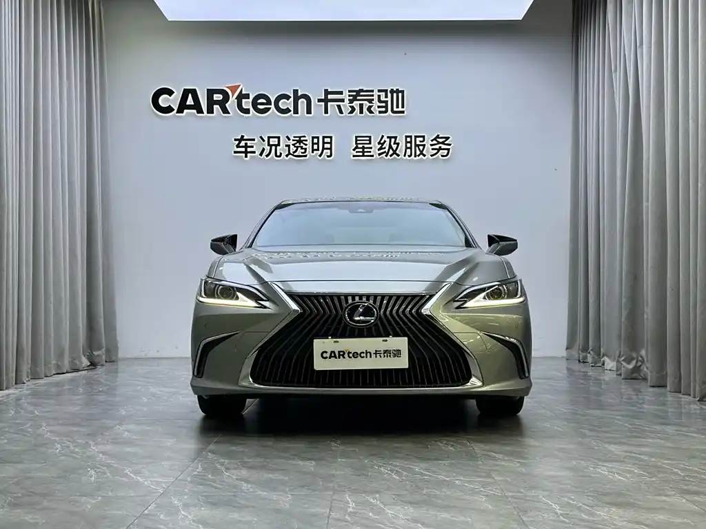 Lexus ES 2021