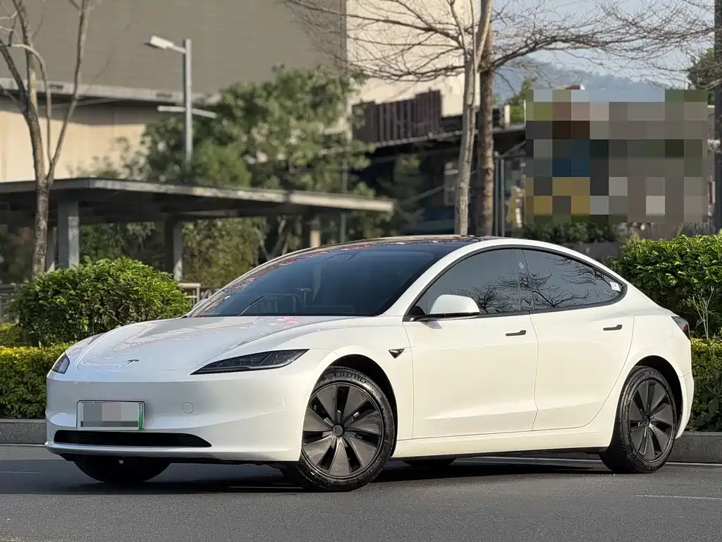 Tesla Model 3 2024