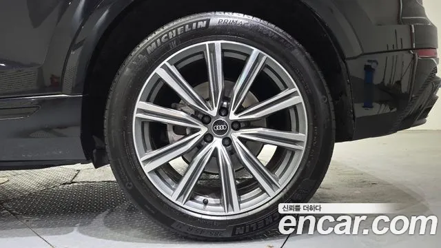 Audi Q8 2021
