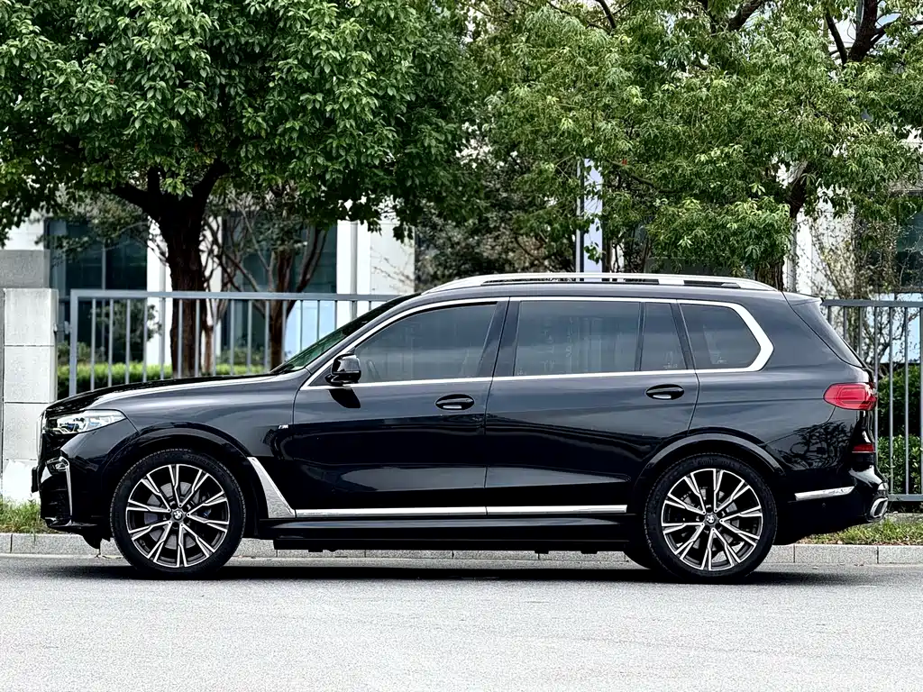 BMW X7 2021