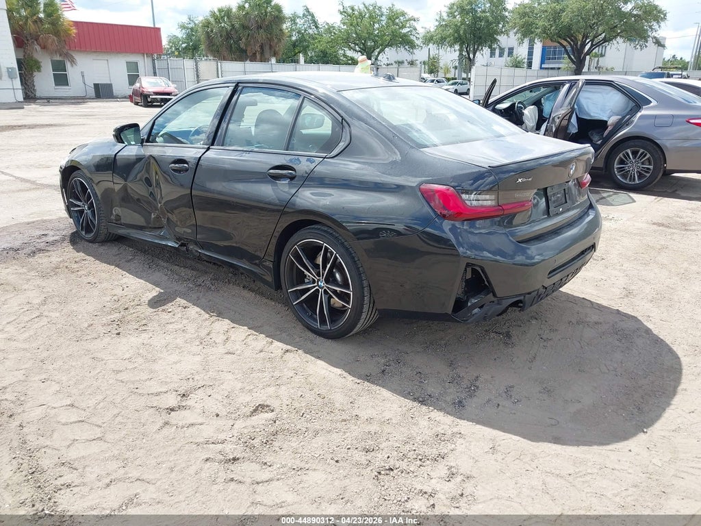 BMW 330 2024
