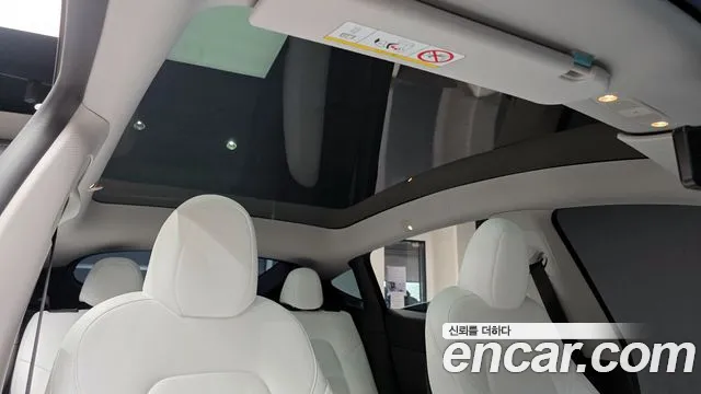 Tesla Model Y 2025