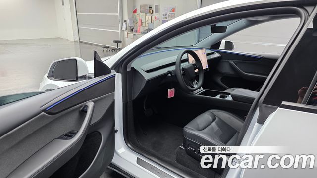 Tesla Model Y 2025