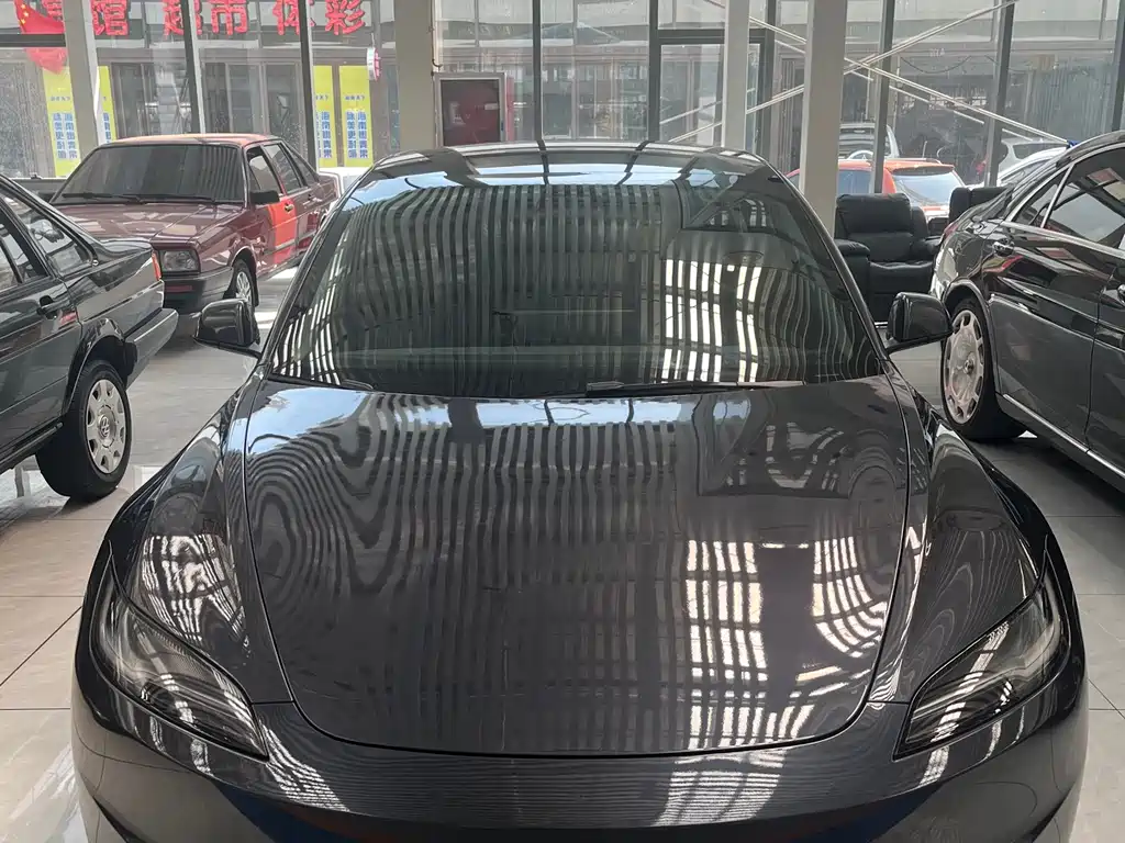 Tesla Model 3 2024