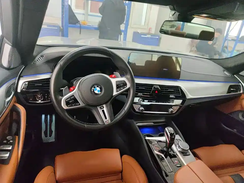 BMW M5 2022