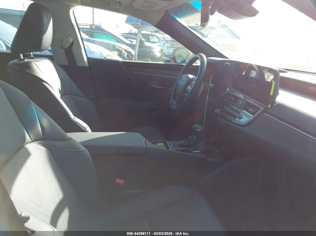 Lexus ES 2025