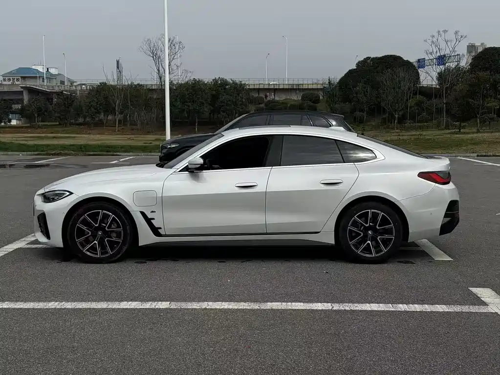 BMW i4 2023