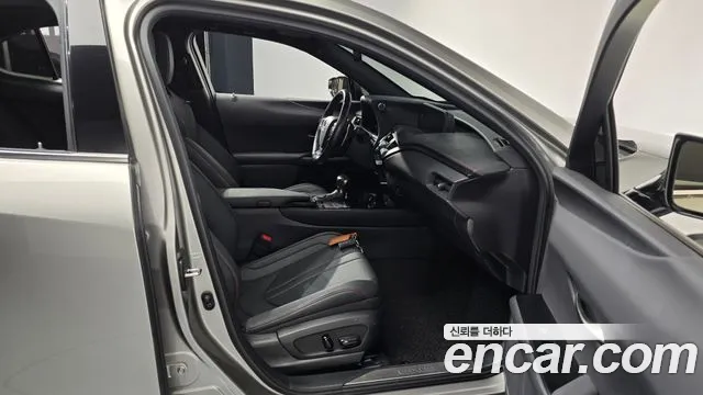 Lexus UX 2021