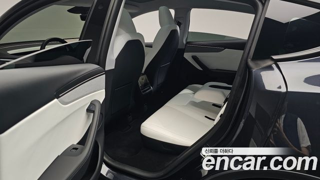 Tesla Model Y 2025