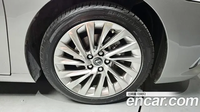 Lexus ES 2020