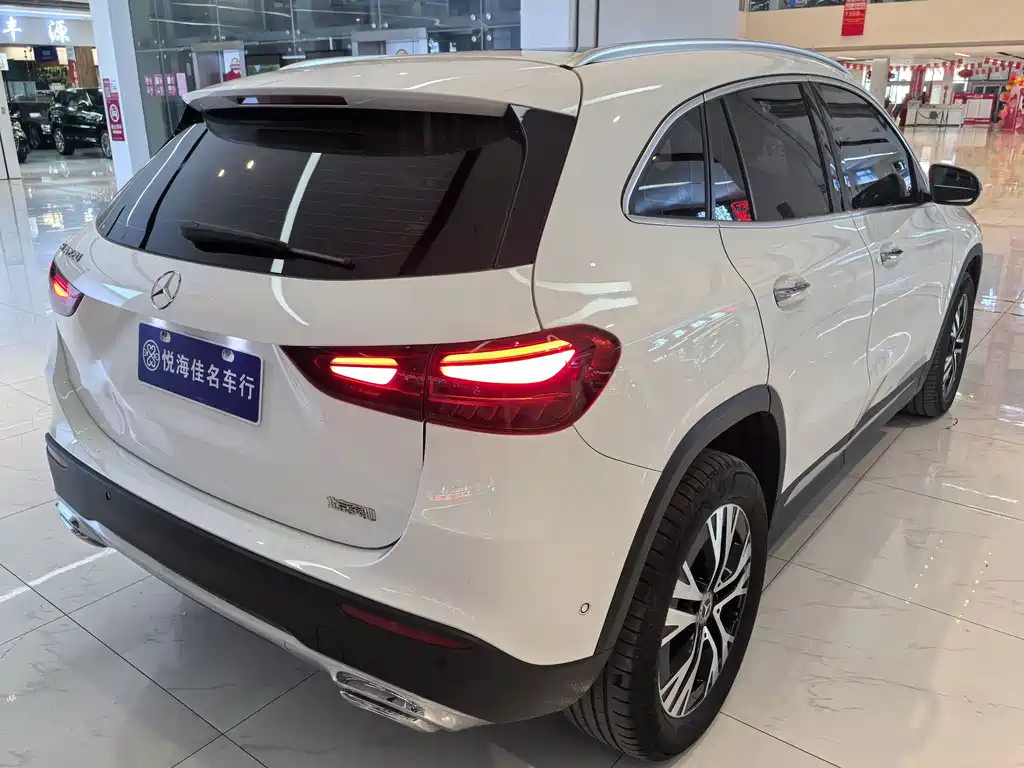 Mercedes-Benz GLA 2024