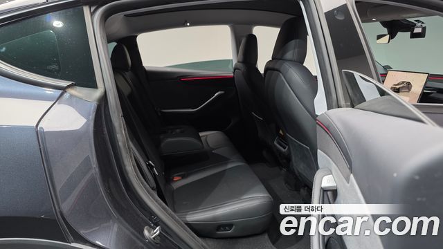 Tesla Model Y 2025