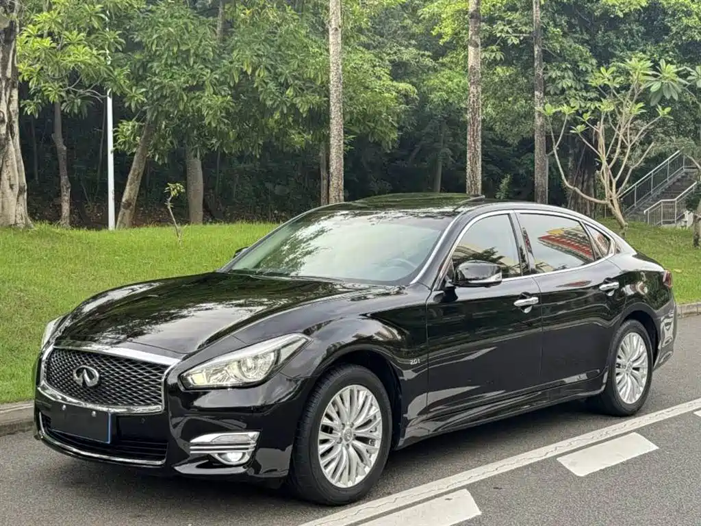 Infiniti Q70 2020