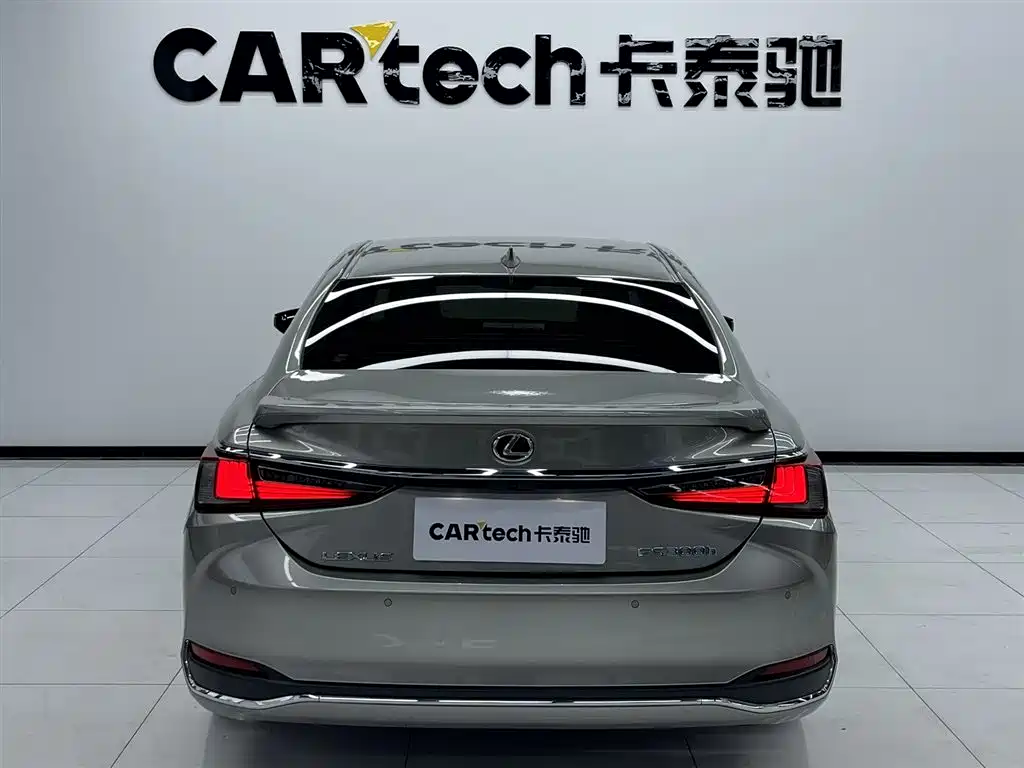 Lexus ES 2024