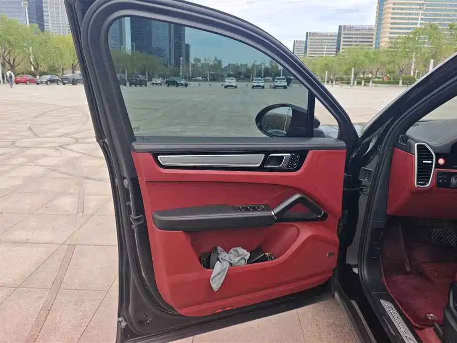 Porsche Cayenne 2023