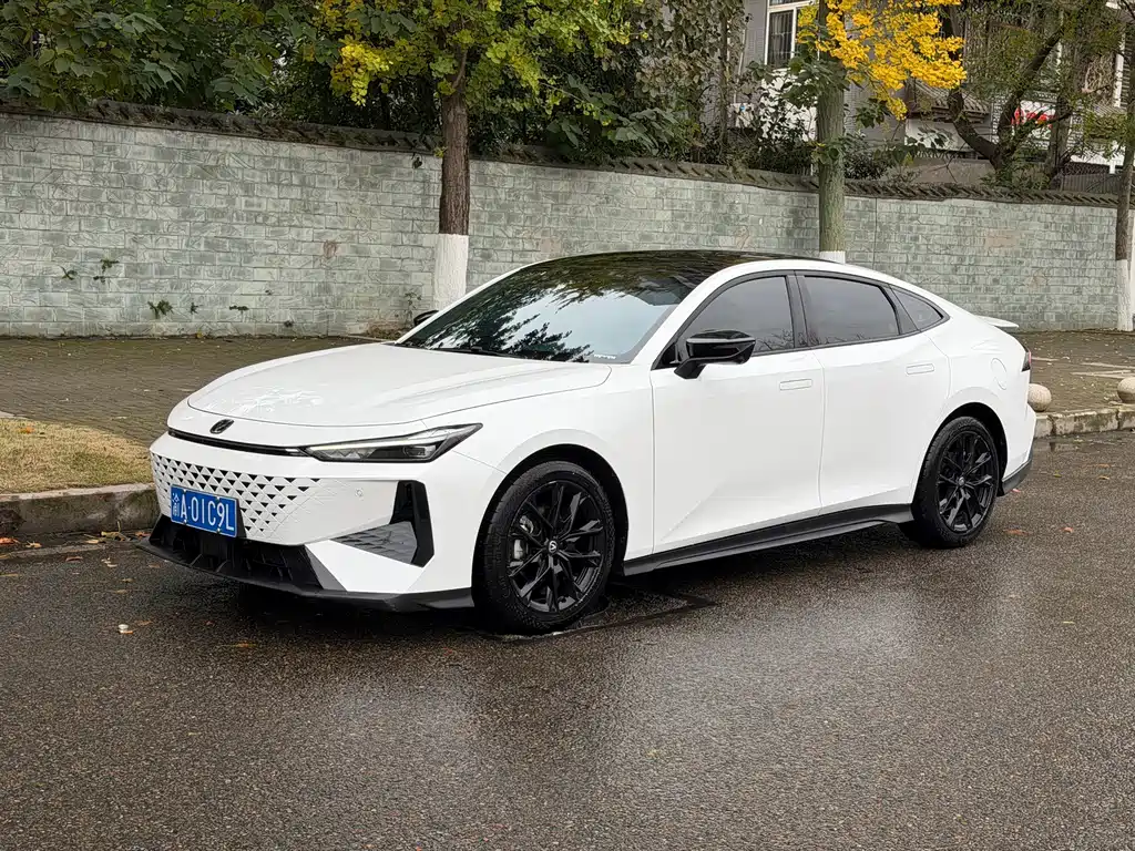 Changan UNI-V 2024