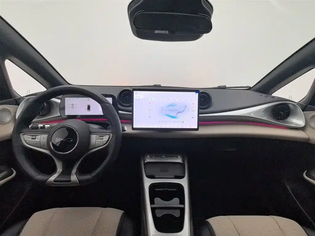 BYD Dolphin 2025