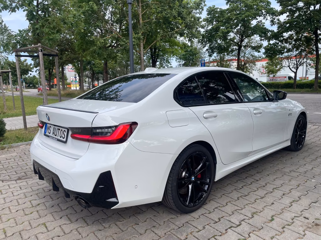 BMW 330 2024