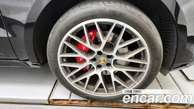 Porsche Macan 2021