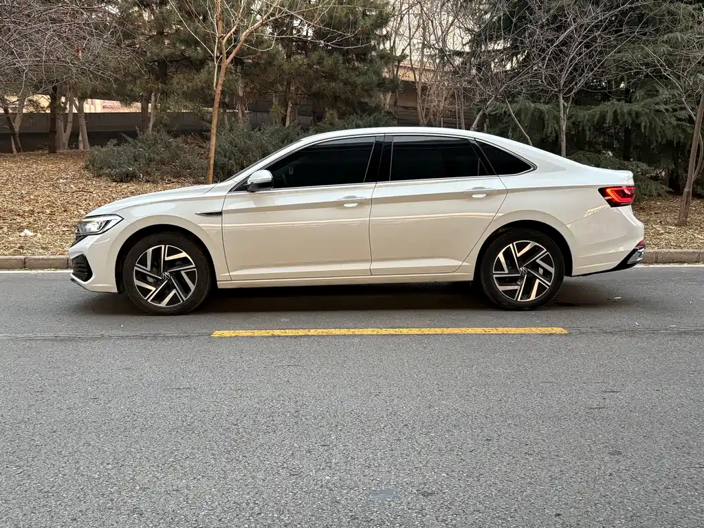 Volkswagen Jetta 2023