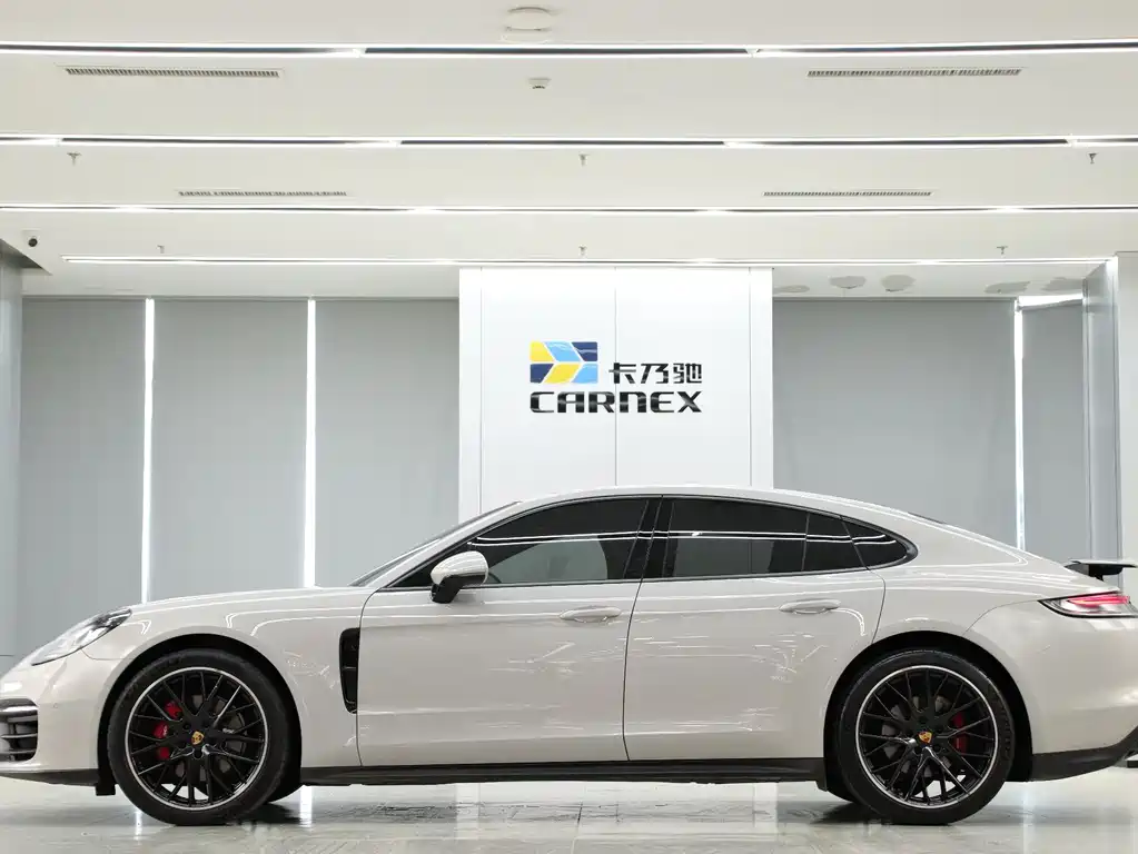 Porsche Panamera 2023