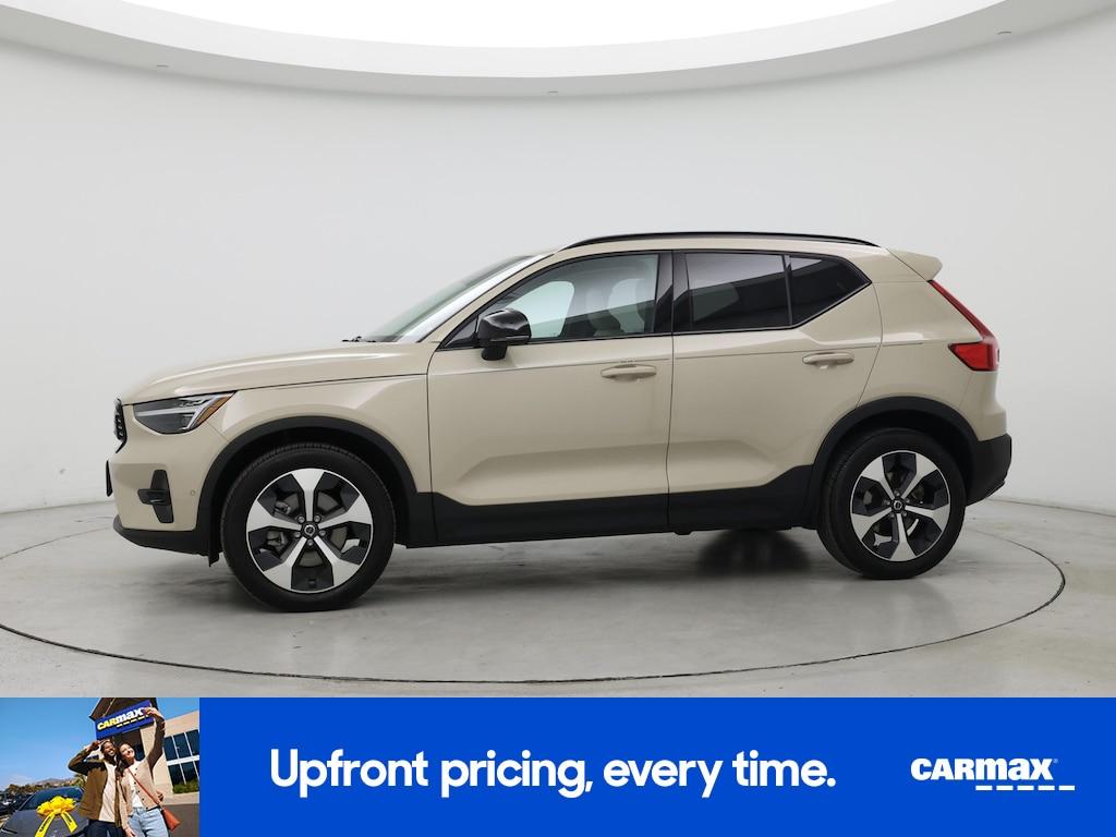Volvo XC40 2025