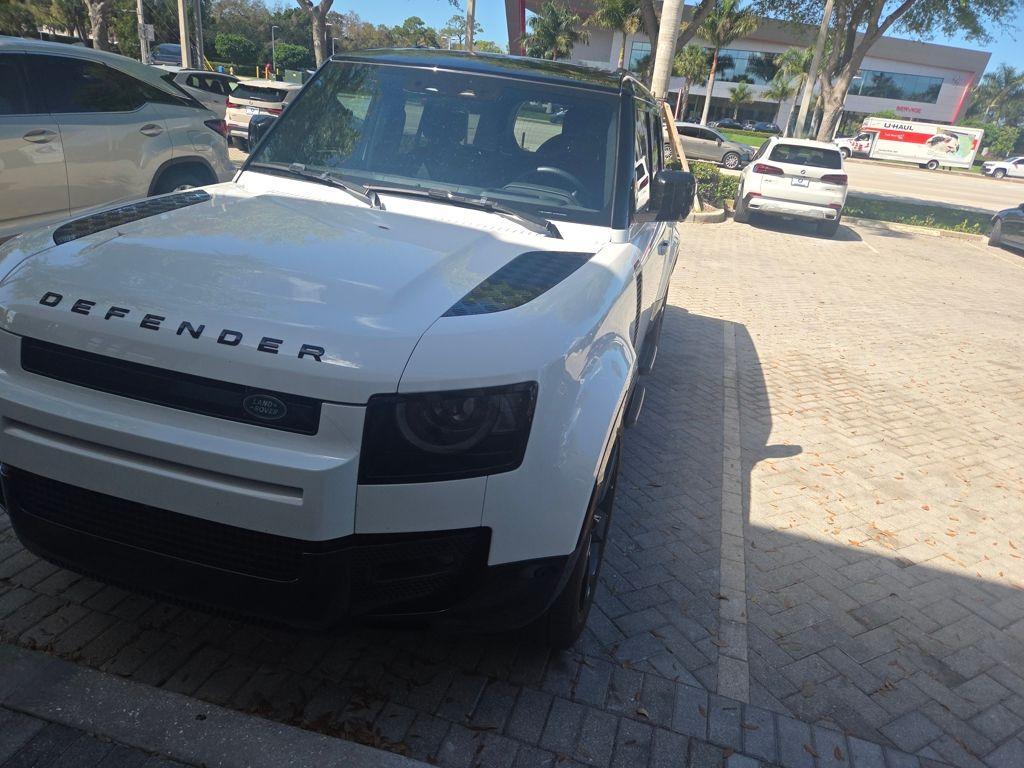 Land Rover Defender 2024