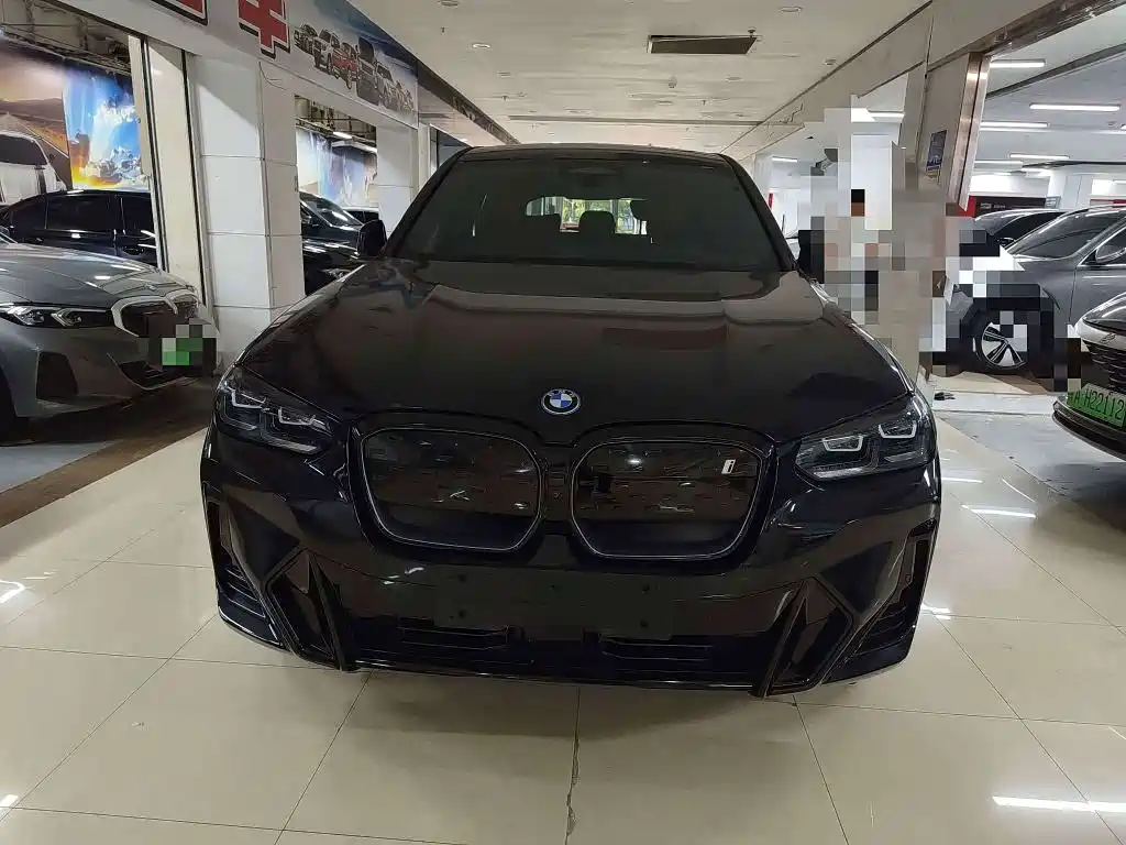 BMW iX3 2024