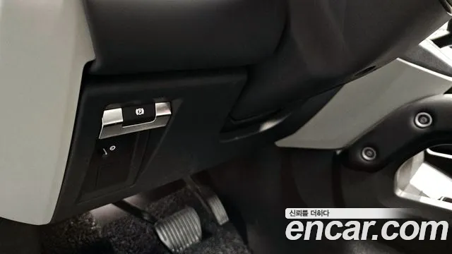 Land Rover Defender 2023