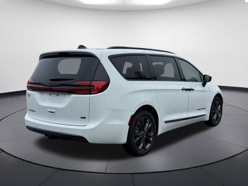 Chrysler Pacifica 2024