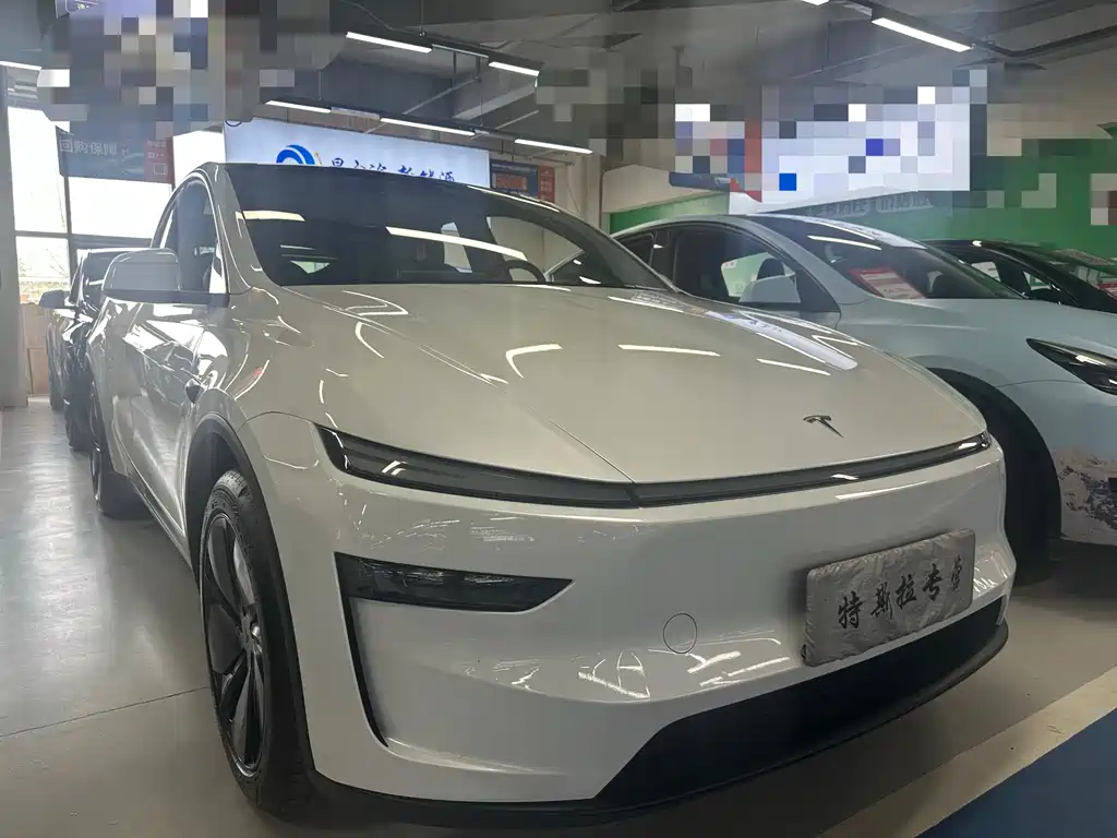 Tesla Model Y 2025