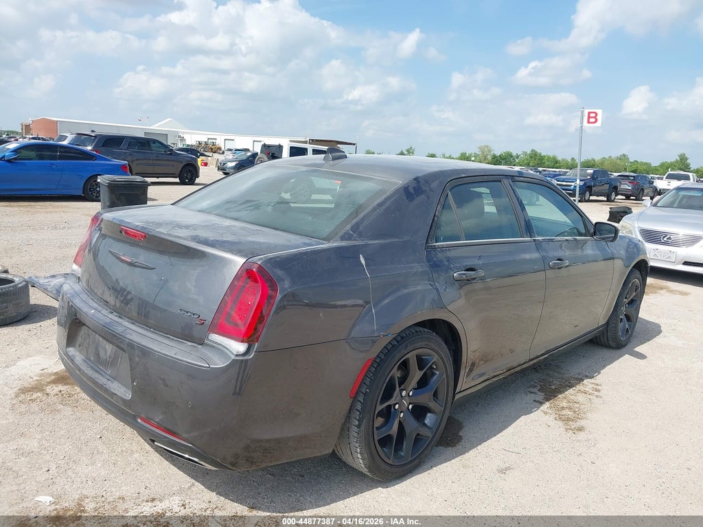 Chrysler 300 2023