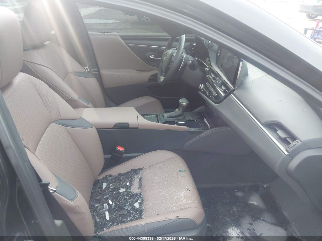 Lexus ES 2025