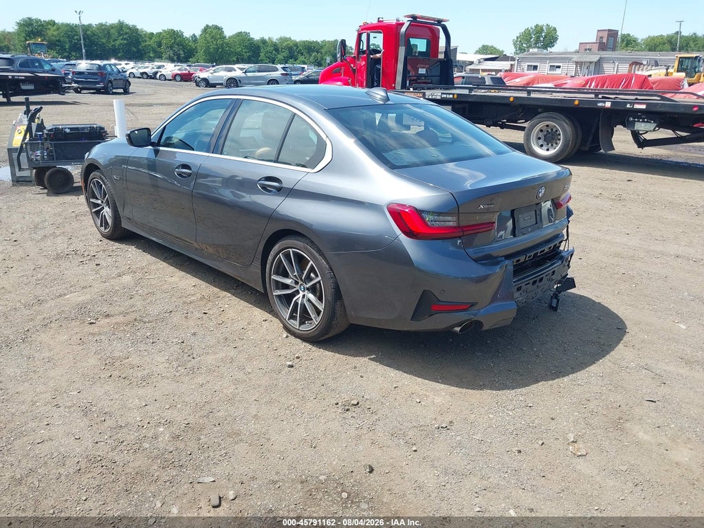 BMW 330 2022