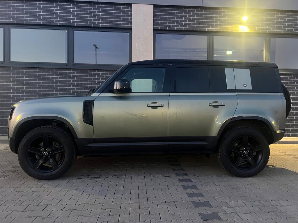 Land Rover Defender 2021
