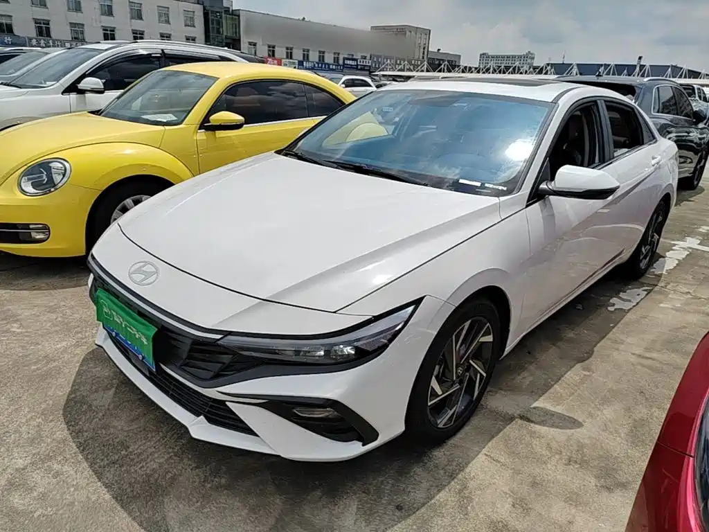 Hyundai Elantra 2024