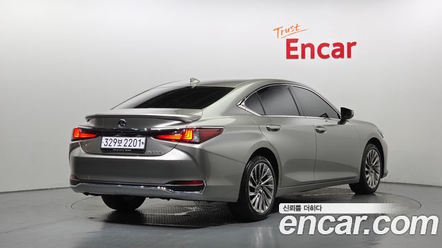 Lexus ES 2023