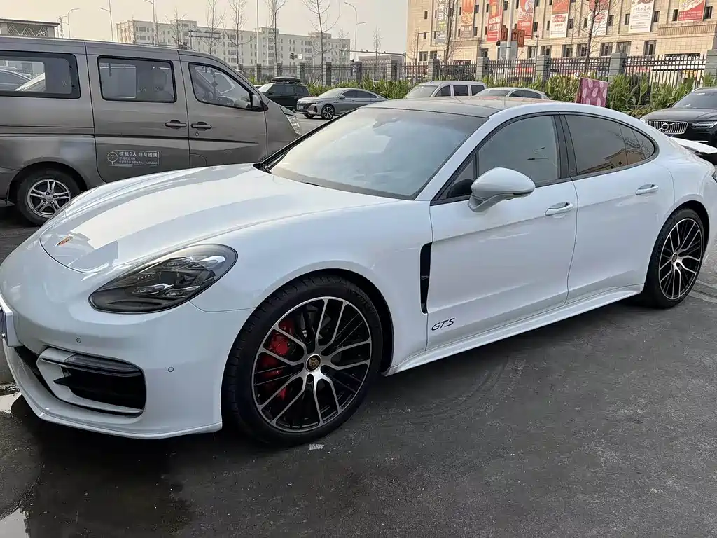 Porsche Panamera 2023