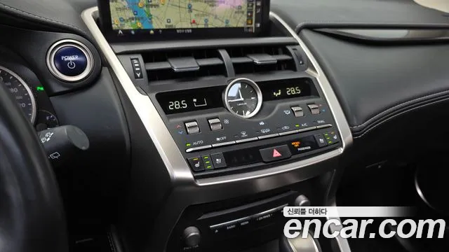 Lexus NX 2021