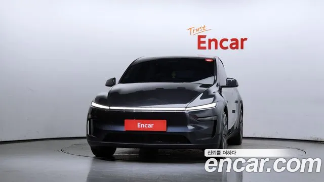 Tesla Model Y 2025