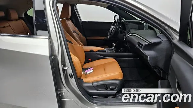 Lexus UX 2021