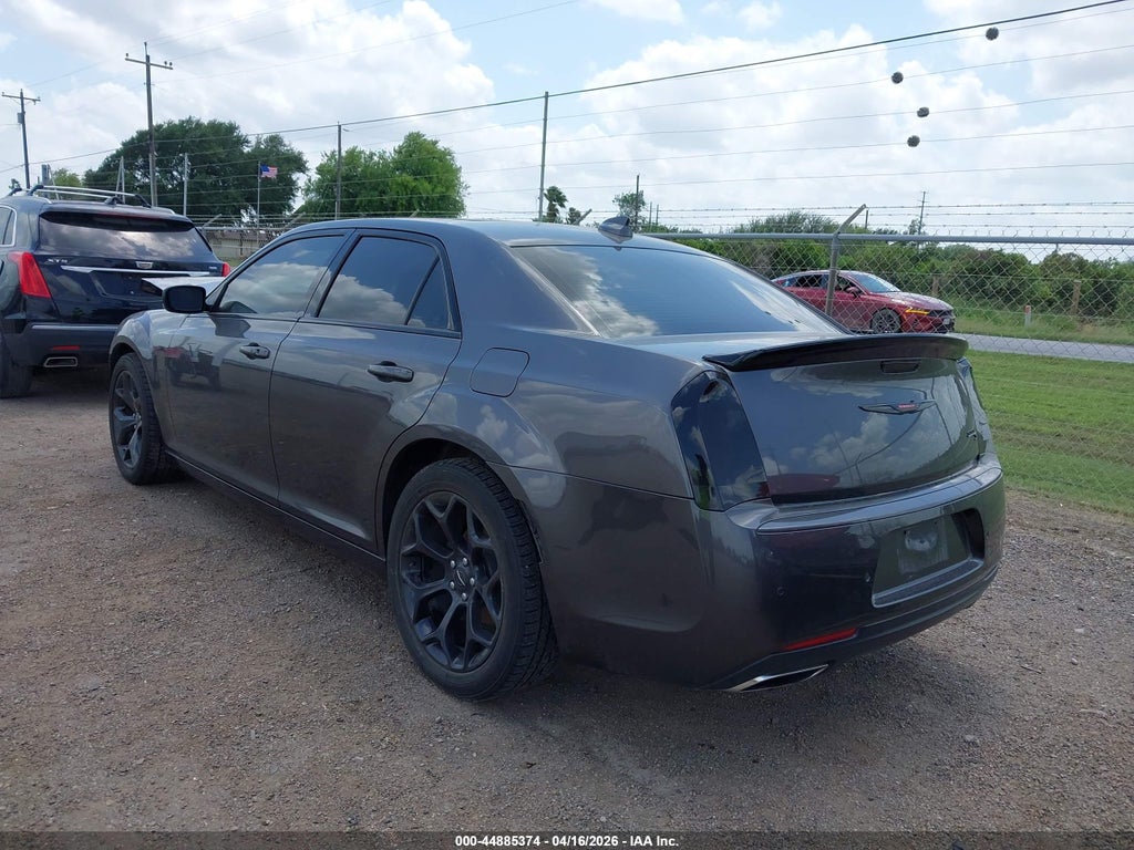 Chrysler 300 2023