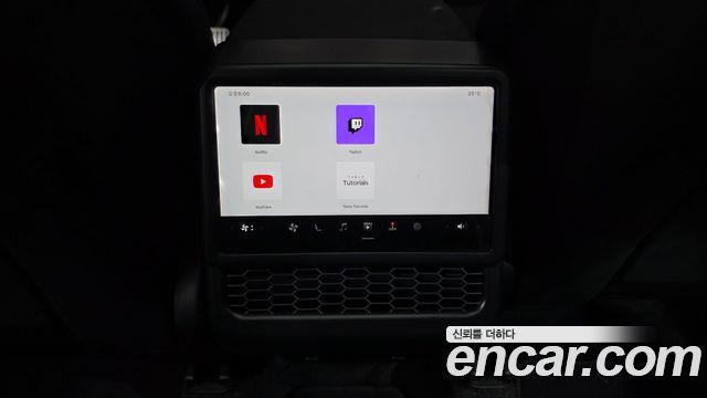 Tesla Model Y 2025