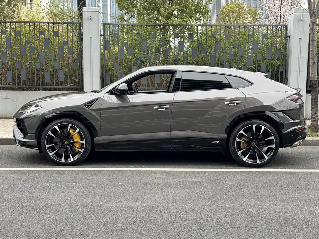 Lamborghini Urus 2023