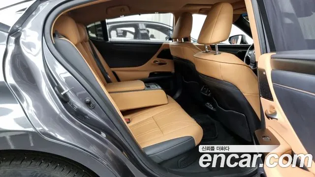 Lexus ES 2022