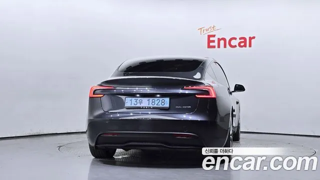Tesla Model 3 2024